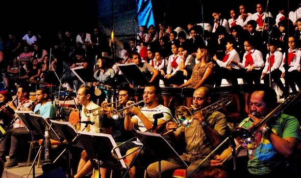 الدار البيضاء اليوم  - موسيقيون من الجيش والدرك يعزفون في الداخلة
