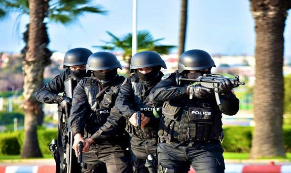الدار البيضاء اليوم  - عناصر الشرطة المغربية تطلق الرصاص على شخص هدد المواطنين والأمن بسلاح أبيض
