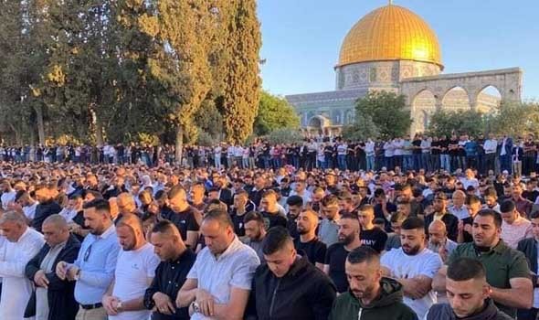 الدار البيضاء اليوم  - 65 ألف يصلّون التراويح في المسجد الأقصى وإسرائيل تحوّله إلى ثكنة عسكرية ليقتحمه المستوطنين