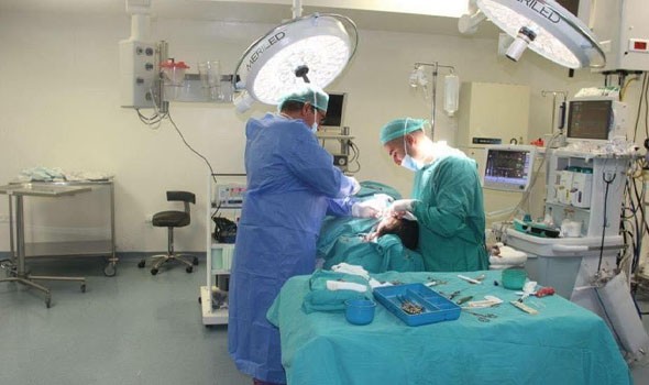الدار البيضاء اليوم  - طبيب سعودي ينجح باستئصال ورم سرطاني من قلب جنين داخل رحم أمه في أميركا