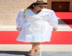 الدار البيضاء اليوم  - الملكة رانيا بإطلالات ملكية ناعمة باللون الأبيض