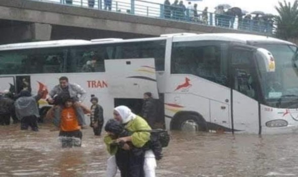 الدار البيضاء اليوم  - فيضانات العراق تقتل 11 شخصاً وتتسبب بانهيار جسر وخسائر مادية كبيرة