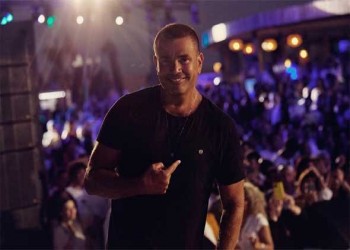 الدار البيضاء اليوم  - عمرو دياب ينافس ويتحدّى من جديد بألبومه 