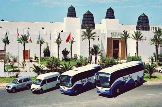 الدار البيضاء اليوم  - الاستفادة من النقل المدرسي تشمل 390 ألف تلميذ في قرى المغرب