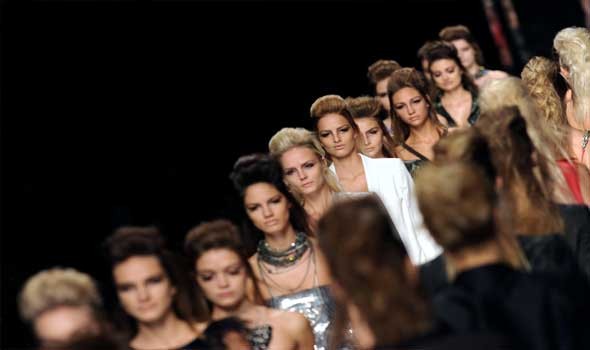 الدار البيضاء اليوم  - أبرزها شانيل وهيرميس دور الأزياء الفرنسية الكبرى تُعلّق مبيعاتها في روسيا