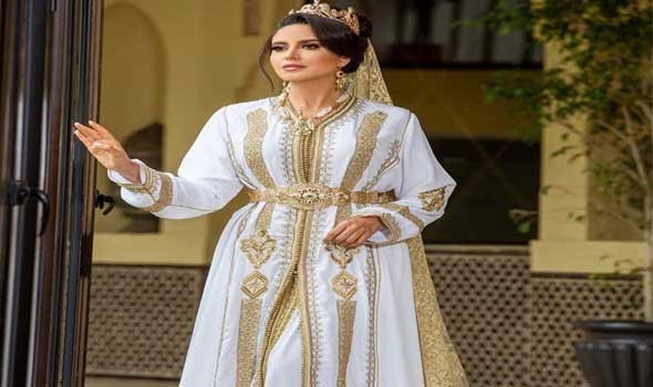 الدار البيضاء اليوم  - ملكة جمال المغرب تنافس جميلات العالم بقفطان فخم من تصميم سميرة حدوشي