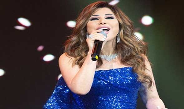 الدار البيضاء اليوم  - رد فعل نجوى كرم بعد اقتحام معجب مسرح حفلها في سوريا