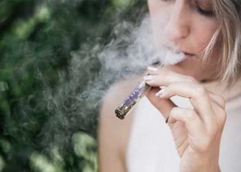 الدار البيضاء اليوم  - السجائر الالكترونيه تؤثر على خصوبة الرجال