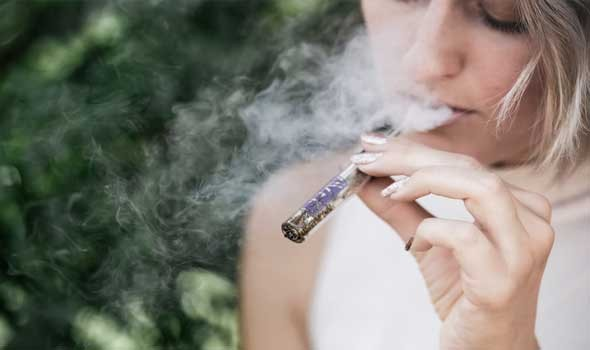 الدار البيضاء اليوم  - دراسة التدخين مرتبط بالتعرض إلى مضاعفات كورونا الشديدة والوفاة