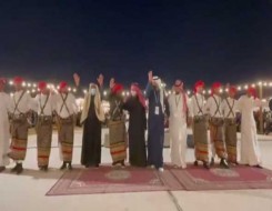 الدار البيضاء اليوم  - السفير الياباني في الرياض يشارك وزوجته في رقص الدبكة بالزي السعودي