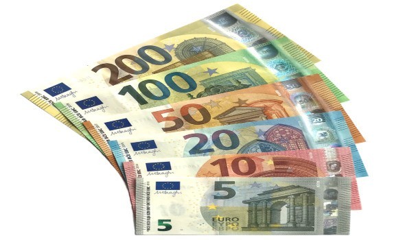 اليورو يصعد أمام الروبل إلى أعلى مستوى في نحو أسبوعين