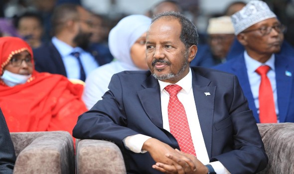 الدار البيضاء اليوم  - حسن شيخ محمود رئيساً جديداً للصومال بعد انتخابات إقتصر حق التصويت فيها على نواب البلاد