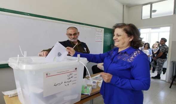 الدار البيضاء اليوم  - اللبنانيون إلى صناديق الإقتراع وإجراءات أمنية مشدّدة لإنتخاب أعضاء برلمان جديد وسط أزمة إقتصادية خانقة