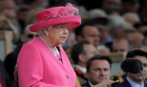 الملكة إليزابيث تكلف تراس رسمياً تشكيل الحكومة