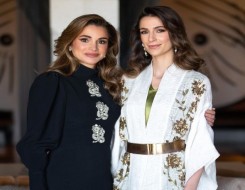 الدار البيضاء اليوم  - تشابه إطلالات رجوة آل سيف والملكة رانيا من حيث الأناقة والرقيّ