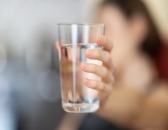 الدار البيضاء اليوم  - الإفراط في شرب الماء قد يصيب الجسم بالتسمم