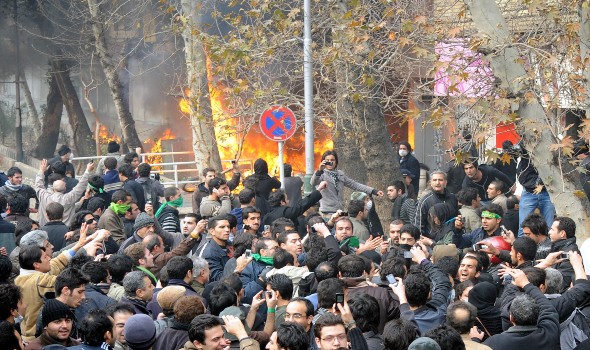 الدار البيضاء اليوم  - إيران تستدعي السفير البريطاني عقب إدانة لندن لقمع المتظاهرين مع استمرار الاحتجاجات في طهران